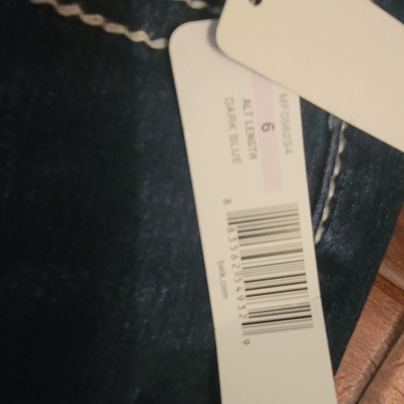 BNWT Bundle of 4 Women's Capris/Shorts - Sizes 6/8 - Picture 6 of 16